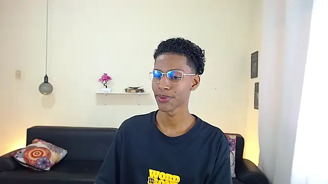 Snapshot of maiki18_ chatting on February 2025 01:40:02 PM maiki18 online show from February 2025 01:40:02 PM