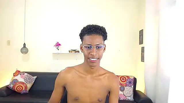 Snapshot of maiki18_ chatting on February 2025 04:59:01 PM maiki18 online show from February 2025 04:59:01 PM