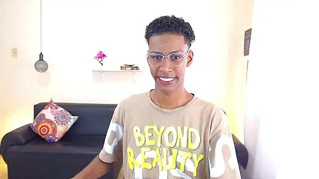 Snapshot of maiki18_ chatting on February 2025 01:50:02 PM maiki18 online show from February 2025 01:50:02 PM