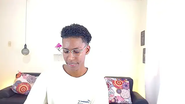 Snapshot of maiki18_ chatting on February 2025 04:56:02 PM maiki18 online show from February 2025 04:56:02 PM