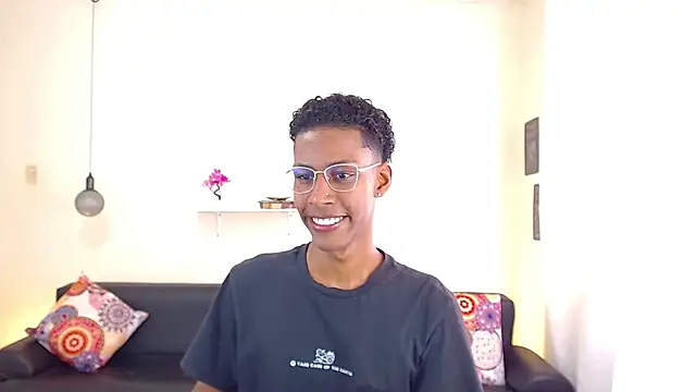 Snapshot of maiki18_ chatting on February 2025 01:49:02 PM maiki18 online show from February 2025 01:49:02 PM