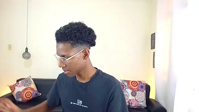 Snapshot of maiki18_ chatting on February 2025 07:58:01 PM maiki18 online show from February 2025 07:58:01 PM