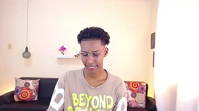 Snapshot of maiki18_ chatting on March 2025 01:50:02 PM maiki18 online show from March 2025 01:50:02 PM