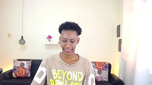 Snapshot of maiki18_ chatting on March 2025 04:57:02 PM maiki18 online show from March 2025 04:57:02 PM