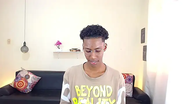 Snapshot of maiki18_ chatting on March 2025 08:00:01 PM maiki18 online show from March 2025 08:00:01 PM