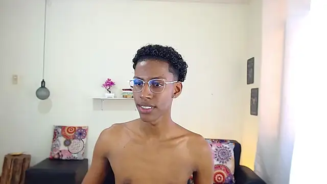 Snapshot of maiki18_ chatting on March 2025 04:46:01 PM maiki18 online show from March 2025 04:46:01 PM