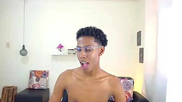 Snapshot of maiki18_ chatting on March 2025 04:51:02 PM maiki18 online show from March 2025 04:51:02 PM