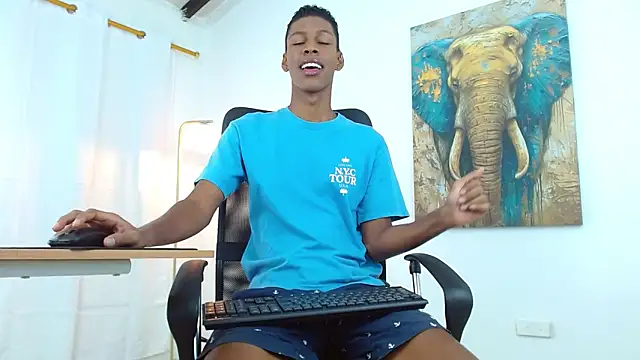 Snapshot of maiki18_ chatting on September 2025 02:06:01 PM maiki18 online show from September 2025 02:06:01 PM