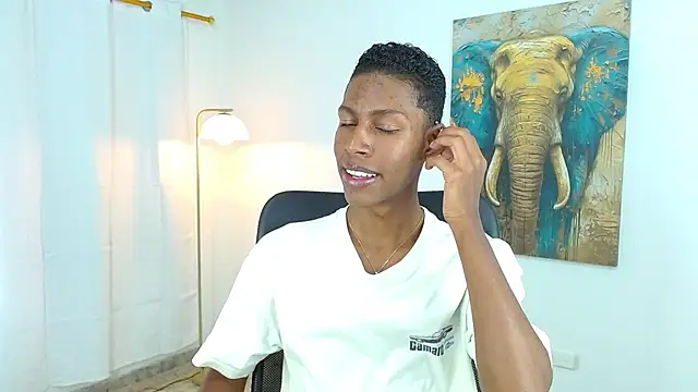 Snapshot of maiki18_ chatting on September 2025 08:23:01 PM maiki18 online show from September 2025 08:23:01 PM