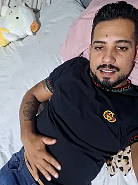 Luizragnar123 online show from February 2026 07:45:01 PM