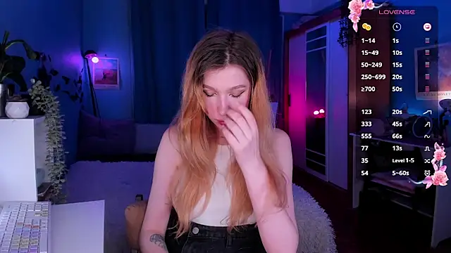 tenderdreams online show from March 2025 02:52:02 PM