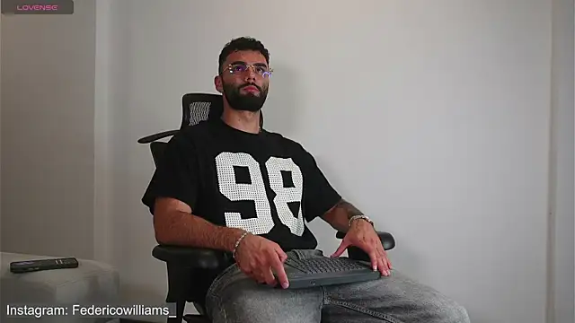 Snapshot of Derek_w chatting on September 2025 04:59:02 AM Derek w online show from September 2025 04:59:02 AM