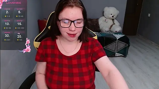 Emily Amorre online show from November 2025 07:24:01 PM