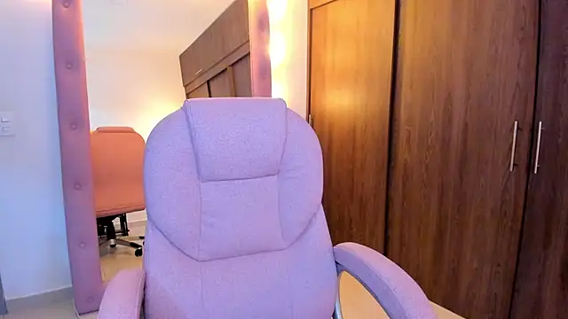 Snapshot of alikahouston4 chatting on February 2026 01:37:02 AM alikahouston4 online show from February 2026 01:37:02 AM