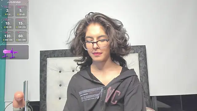 Snapshot of SelenaGmez chatting on January 2025 01:52:01 AM SelenaGmez online show from January 2025 01:52:01 AM