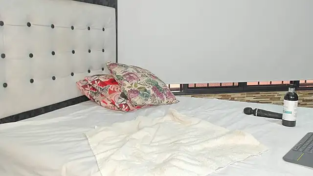 Snapshot of SelenaGmez chatting on February 2025 01:29:01 PM SelenaGmez online show from February 2025 01:29:01 PM