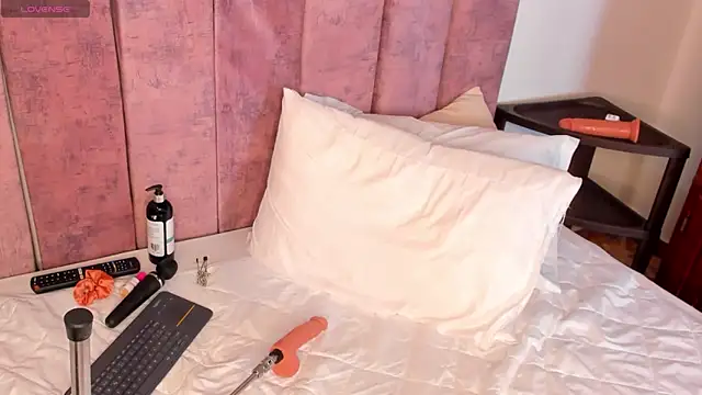 SelenaGmez online show from February 2026 12:21:01 PM