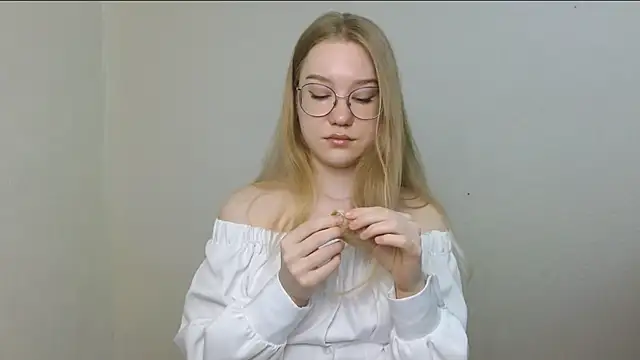 cindi hot online show from April 2026 12:29:02 PM
