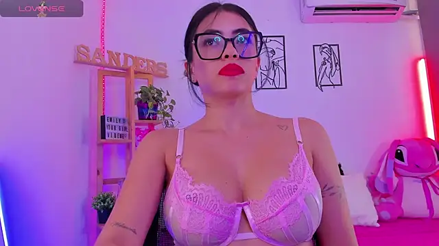 EmillySanders online show from May 2026 07:07:02 PM