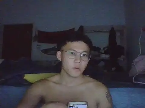 Snapshot of ZHIIz chatting on December 2025 01:06:01 PM ZHIIz online show from December 2025 01:06:01 PM