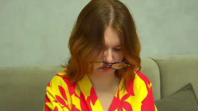 LessySmith online show from November 2025 04:43:02 PM