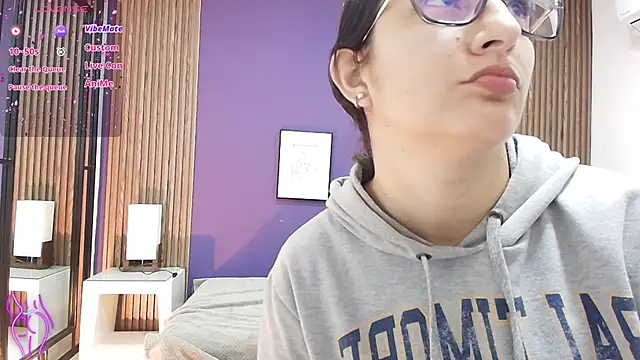 Snapshot of alina_martinelli chatting on February 2025 11:43:02 AM alina martinelli online show from February 2025 11:43:02 AM