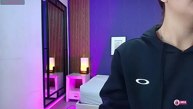 Snapshot of alina_martinelli chatting on October 2025 12:47:01 PM alina martinelli online show from October 2025 12:47:01 PM