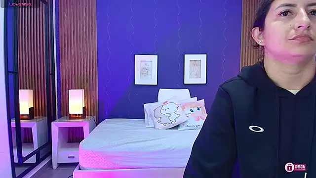 Snapshot of alina_martinelli chatting on October 2025 10:47:01 AM alina martinelli online show from October 2025 10:47:01 AM