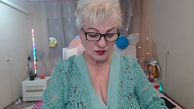 KayleSmoll online show from October 2025 06:38:02 PM