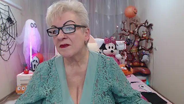 KayleSmoll online show from October 2025 06:37:01 PM