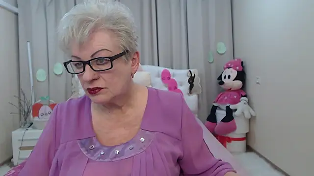 Snapshot of KayleSmoll chatting on April 2026 06:38:01 PM KayleSmoll online show from April 2026 06:38:01 PM