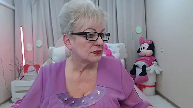 Snapshot of KayleSmoll chatting on April 2026 06:41:01 PM KayleSmoll online show from April 2026 06:41:01 PM