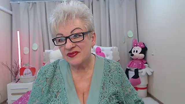 Snapshot of KayleSmoll chatting on April 2026 06:45:01 PM KayleSmoll online show from April 2026 06:45:01 PM