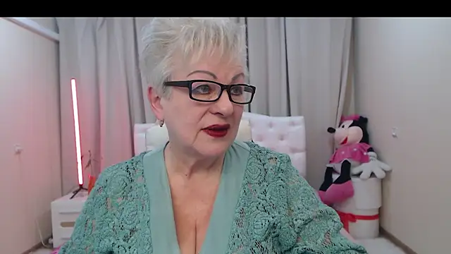 Snapshot of KayleSmoll chatting on April 2026 06:55:02 PM KayleSmoll online show from April 2026 06:55:02 PM