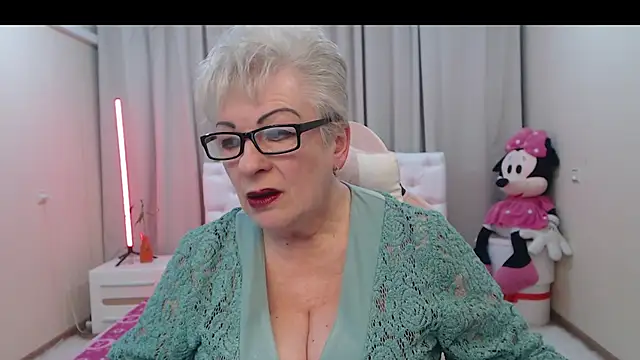 Snapshot of KayleSmoll chatting on April 2026 06:45:01 PM KayleSmoll online show from April 2026 06:45:01 PM