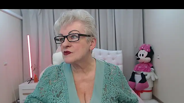 Snapshot of KayleSmoll chatting on April 2026 07:06:01 PM KayleSmoll online show from April 2026 07:06:01 PM