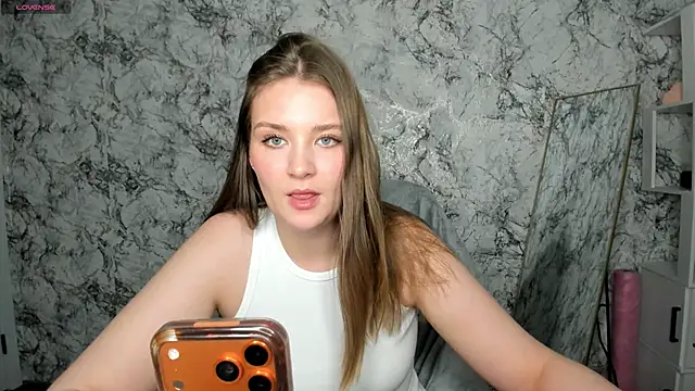 DeniRicchii online show from April 2026 07:23:01 PM