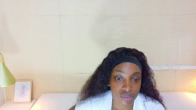 Snapshot of Shamiraa_moore chatting on October 2025 07:55:02 PM Shamiraa moore online show from October 2025 07:55:02 PM