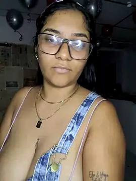 Snapshot of Sofythom1 chatting on February 2025 01:53:02 AM Sofythom1 online show from February 2025 01:53:02 AM