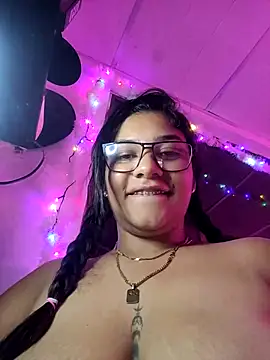 Snapshot of Sofythom1 chatting on February 2025 05:48:02 AM Sofythom1 online show from February 2025 05:48:02 AM