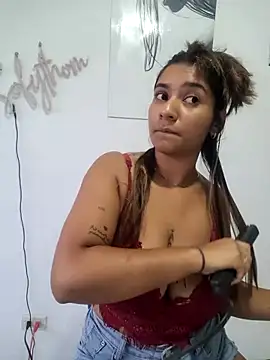 Snapshot of Sofythom1 chatting on September 2025 10:55:02 PM Sofythom1 online show from September 2025 10:55:02 PM