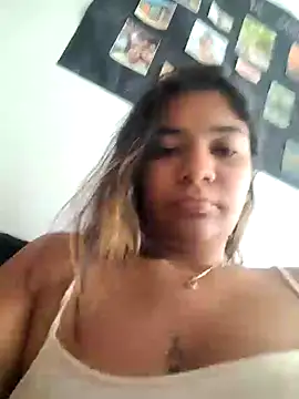 Snapshot of Sofythom1 chatting on November 2025 01:00:01 PM Sofythom1 online show from November 2025 01:00:01 PM