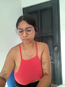 Snapshot of Sofythom1 chatting on December 2025 08:02:01 PM Sofythom1 online show from December 2025 08:02:01 PM