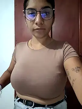 Snapshot of Sofythom1 chatting on February 2026 04:33:01 AM Sofythom1 online show from February 2026 04:33:01 AM