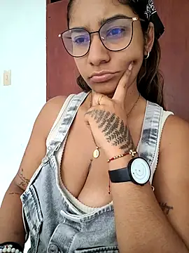 Snapshot of Sofythom1 chatting on February 2026 06:06:02 PM Sofythom1 online show from February 2026 06:06:02 PM