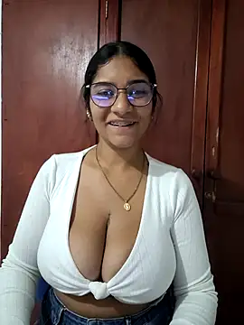 Snapshot of Sofythom1 chatting on February 2026 04:17:01 AM Sofythom1 online show from February 2026 04:17:01 AM