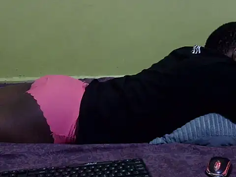 Snapshot of QUEEN-LIZ chatting on October 2025 05:25:01 AM QUEEN-LIZ online show from October 2025 05:25:01 AM