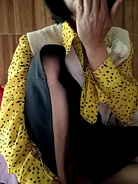 YunLem online show from November 2025 06:13:01 AM