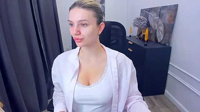 SelenaeMoore online show from May 2026 03:45:01 AM