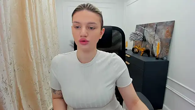 SelenaeMoore online show from May 2026 03:47:02 AM